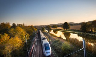 高铁为什么只有一根电线 高铁为什么只有一根线供电