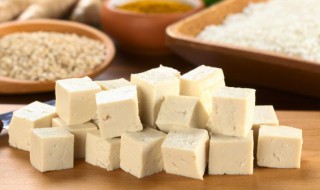 黄花菜可以和豆腐一起炖汤吗（黄花菜能和黄豆一起煲）