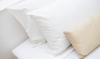 为什么酒店的床尾要放一块布（酒店宾馆床尾为啥放块布）