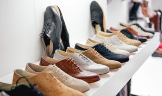 夏天什么颜色的鞋子百搭（夏天什么颜色的鞋子最百搭）