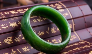 禾田玉和翡翠哪个好 翡翠和田玉的区别是什么?哪一个更好?