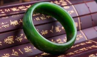 糯种阳绿翡翠介绍 糯种阳绿翡翠图片