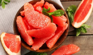 柚子剥了能放一夜吗（剥开的柚子放一晚上会怎么样）