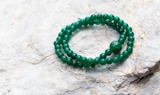 冰种糯种翡翠（什么叫冰糯种翡翠）