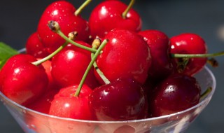 梦见樱桃（梦见樱桃树上结满红樱桃）