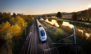 高铁电动机原理是什么（高铁列车牵引电机的工作原理）