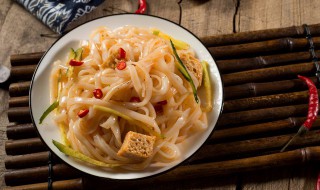 为什么凉皮做出来黏黏的（为什么凉皮做出来黏糊糊的）