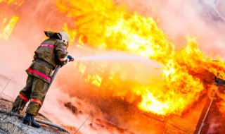 做梦梦到火烧房子是什么意思（做梦梦见火烧房子是什么意思）