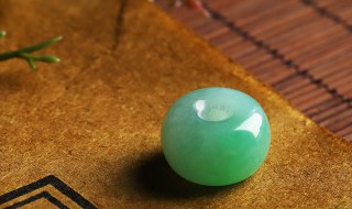 大商场里的翡翠靠谱吗 商场翡翠骗局