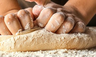 面粉怎样区分低筋高筋（怎么确定面粉是高筋还是低筋）