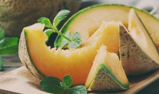 哈密瓜可以和牛奶榨汁吗 哈密瓜可以跟纯牛奶榨汁吗