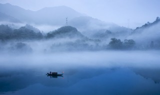 下雨山上有雾什么原因（下雨山上起雾的原因）