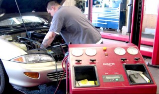 新车一万公里保养要换些什么（新车一万公里保养要换些什么多少费用）