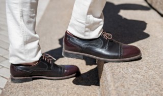 皮鞋怎么系鞋带好看又简单（皮鞋的带子怎么系才好看）