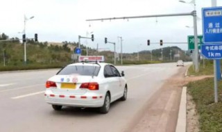 科目三直线行驶可以挂二档吗（科三的直线行驶可以挂二档跑吗）