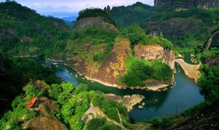 请问武夷山比较著名的景点有哪些（武夷山有几个景点比较好）