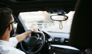 电动汽车第一次如何充电(电动汽车第一次充电)