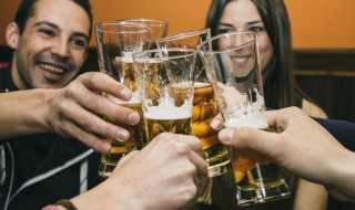 荷花啤酒是哪个地方产的（荷花啤酒哪个厂家的是最正宗的）