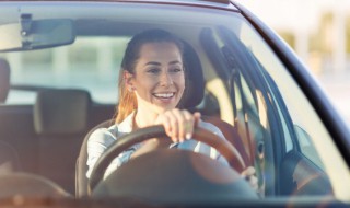 驾驶证考试费用怎么交（驾照考试如何交费）