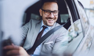 主驾驶一键升降怎么用 驾驶员一键升降