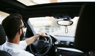 直行道路没有右转能右转吗 右转没有路可以直行吗