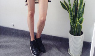 黑白条纹的连衣裙要搭配什么鞋子（黑白条纹的连衣裙要搭配什么鞋子好看）