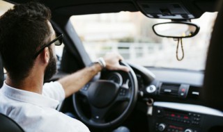 汽车压缩机异响怎么回事（汽车压缩机有异响是怎么回事）