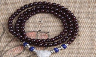 银手镯和石榴石能一起戴吗 银手镯跟石榴石能带一起吗