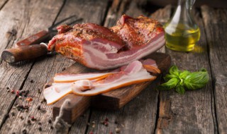 腊肉怎么煮不咸（腊肉怎么炒不硬不咸）