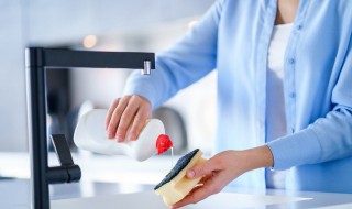 细塑料软管脏了怎么清洗（塑料管子脏了怎么清洗）