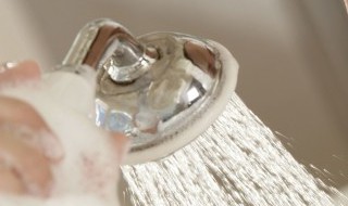 浴室喷头水垢堵塞怎么清洗（淋浴喷头被水垢堵塞了,怎样清洗?）