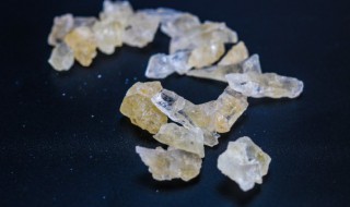 单晶冰糖和多晶冰糖的区别是什么 单晶冰糖和多晶冰糖的区别是什么哪个好