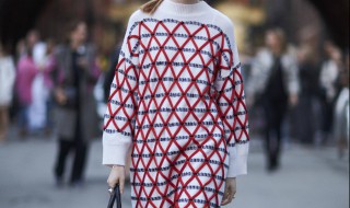 红毛衣应该搭配什么颜色的衬衫 什么颜色外套配红色毛衣