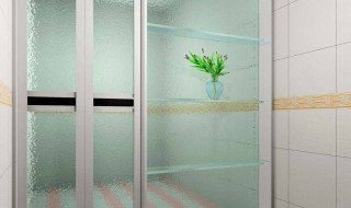 卫生间玻璃门怎么清洗（卫浴玻璃门怎么清洗）