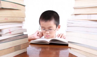 儿童书柜选购要注意什么（儿童书桌选购注意事项）