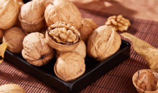 核桃里面的皮能吃吗 核桃里的皮可以吃吗