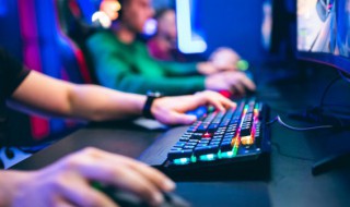 情侣刺激战场最贱名字大全(刺激战场情侣名字大全带武器的)