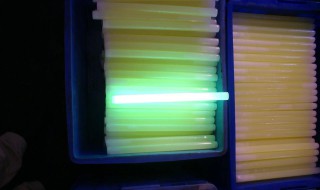 荧光棒放冰箱真能二次发光吗 荧光棒放在冰箱里会不会爆炸?