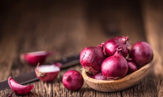 香菇炒洋葱怎么做 怎样做美味的洋葱青椒炒香菇