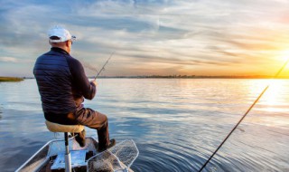 水浑浊钓鱼钓浅好还是钓深好吗（钓鱼钓深还是钓浅）