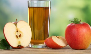 苹果削完皮为什么会变色（苹果为什么削皮后会变色）