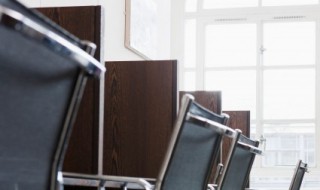 办公室隔断用什么材质 办公室隔断一般用什么材质