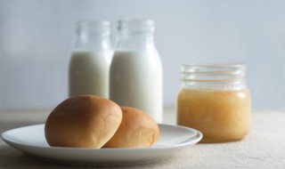 瓶装牛奶能放进微波炉加热吗 牛奶瓶能直接放微波炉加热吗