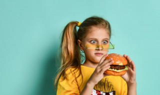 女孩名字金字旁的字（女孩名字金字旁的字有哪些字）