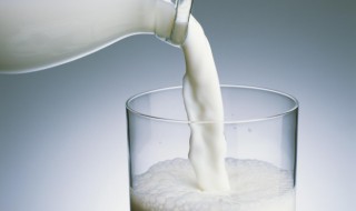 纯牛奶冻成冰之后解冻能喝吗 冻成冰块的牛奶再解冻可以喝吗