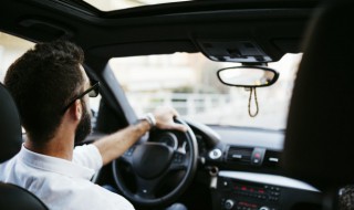 忘记关车窗进水怎么办（忘记关车窗车内进水怎么办）