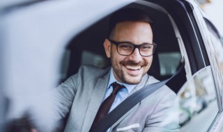 车窗玻璃裂了怎么修补(车窗玻璃裂了怎么修补花)