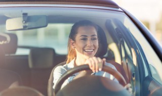 车窗缝隙掉东西怎么办(汽车窗户缝掉东西啦怎么办)