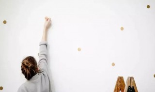 家里白墙脏了怎么处理（家里白墙弄脏了怎么办）