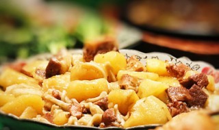 土豆烧牛肩肉的做法 牛肩肉炖土豆的做法